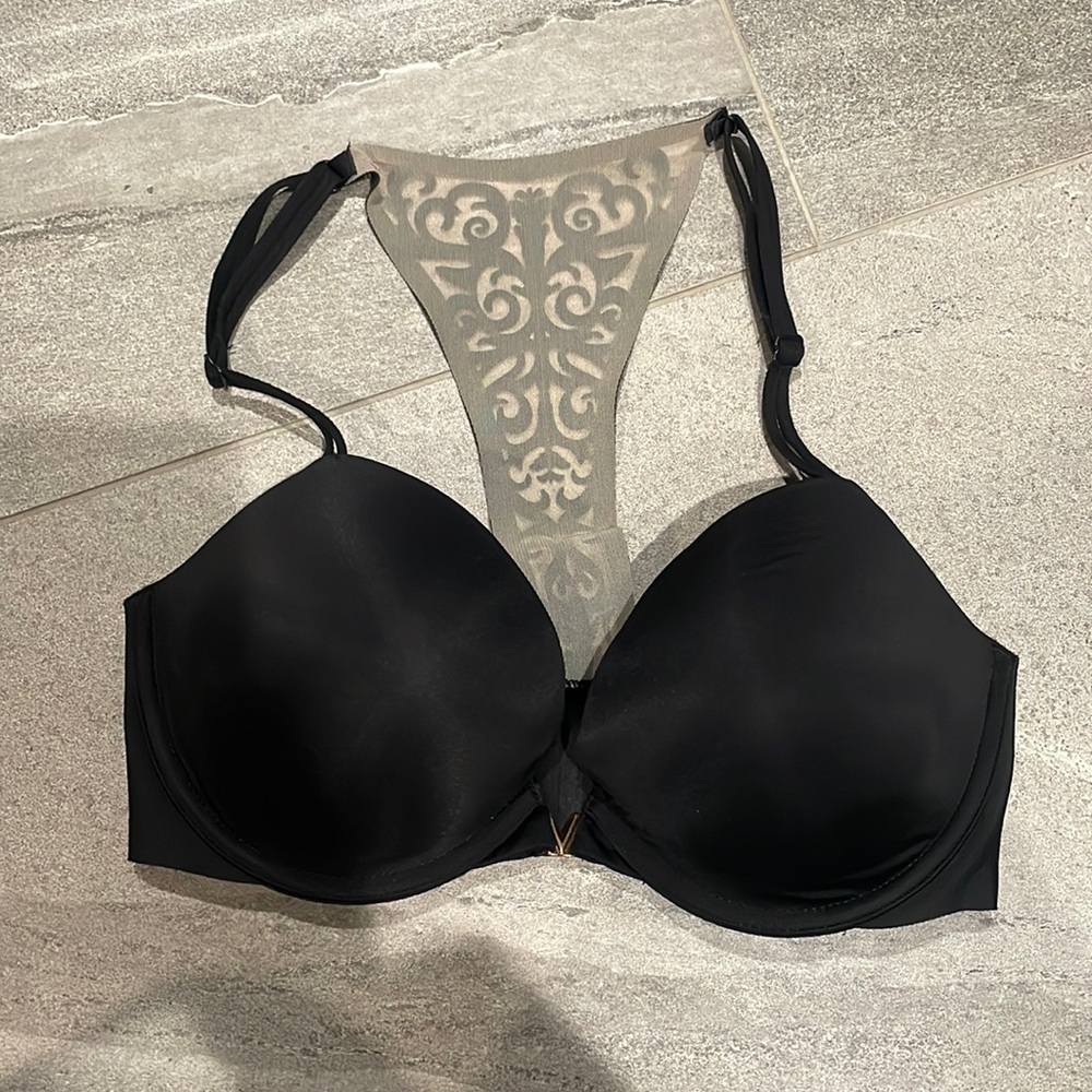 Victoria’s Secret racer back plunge bra